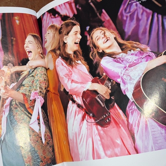 Taylor Swift time & quiz book  Coffee Table Book bundle - Picture 14 of 16